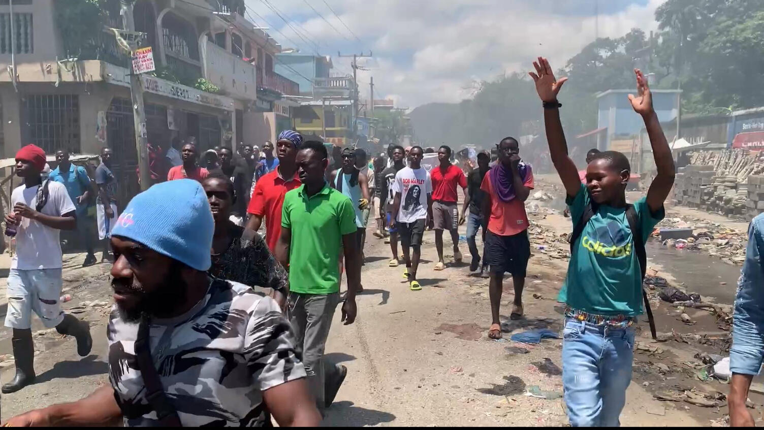 Haïti Actualité: Les habitants de la ville du Cap se soulèvent contre le gouvernement central pour que la route nationale n° 1 puisse être construite.